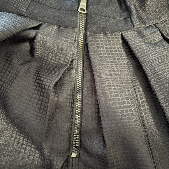 Alice + Olivia Black Pleated Box Mini Skirt Size Small - Picture 9 of 9